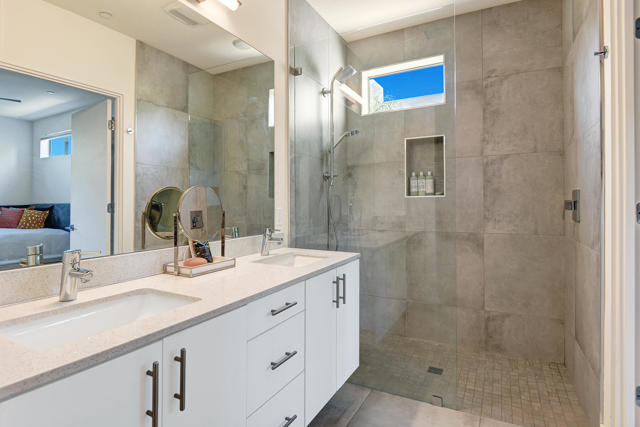 179 The Riv, Palm Springs CA: https://media.crmls.org/mediaz/dde994e0-9e51-4d78-a88f-1f1b6a6fa960.jpg