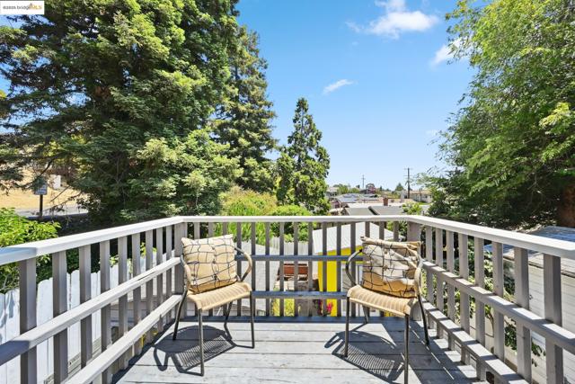 3316 Coolidge Ave, Oakland CA: https://media.crmls.org/mediaz/dde9ef9d-39bc-40f2-a872-291b7669f762.jpg
