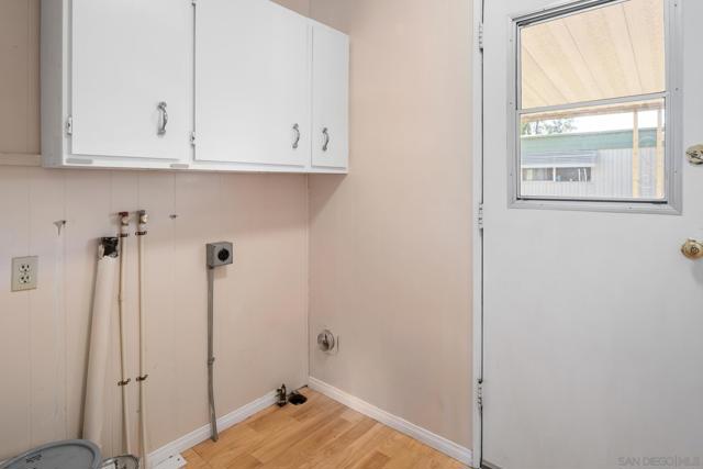 2700 Valley Parkway, Escondido CA: https://media.crmls.org/mediaz/dde9fd08-f5fa-4e8c-9f5e-83ce387b855b.jpg