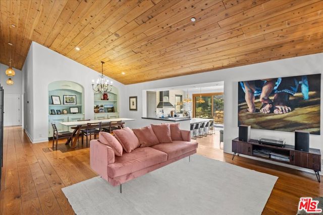 2373 Tuna Canyon Road, Topanga CA: https://media.crmls.org/mediaz/ddea7128-08ab-4f3f-b5c2-a3d0f8330558.jpg