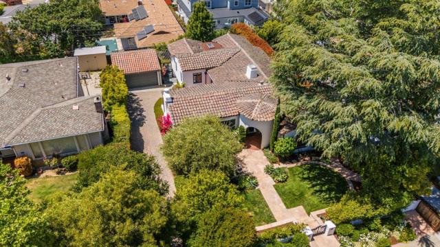 540 Parrott Drive, San Mateo CA: https://media.crmls.org/mediaz/ddeb669a-8f15-4175-ba77-19de9412ded9.jpg