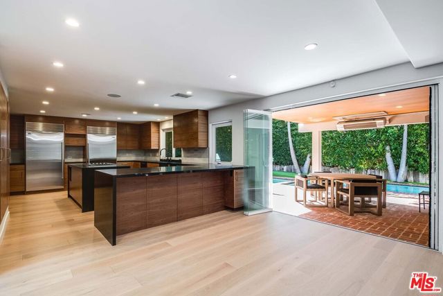 3201 Viola Place, Marina del Rey CA: https://media.crmls.org/mediaz/ddebcace-e565-4fb0-9a76-e05562e30d83.jpg
