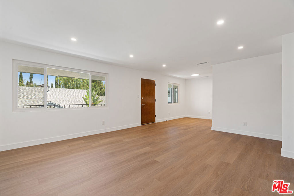 4442 Kingswell Avenue #4