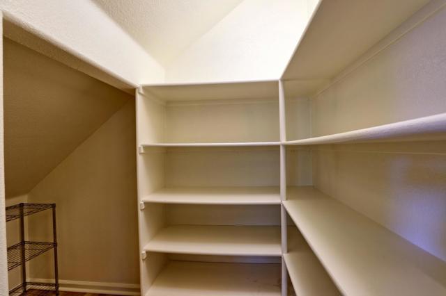 1250 Sunrise Drive, Gilroy CA: https://media.crmls.org/mediaz/dded35bb-0131-4560-8a7f-4a15466f544c.jpg