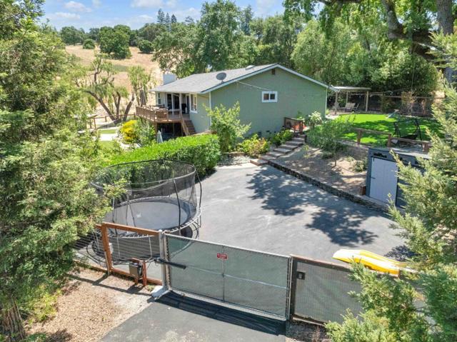 3480 White Oak Court, Morgan Hill CA: https://media.crmls.org/mediaz/dded71ed-2e1a-4567-8e76-e36afad3e46a.jpg