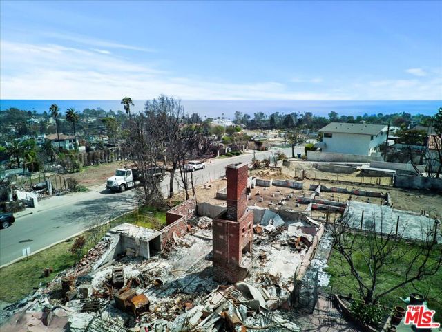641 Lachman Lane, Pacific Palisades CA: https://media.crmls.org/mediaz/ddee320b-ffd7-4d1f-ba39-eb3f8ff19d52.jpg