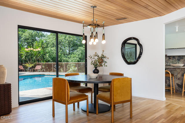 808 Inverness Drive, La Canada Flintridge CA: https://media.crmls.org/mediaz/ddee3e23-e622-4090-a533-378675f0da25.jpg
