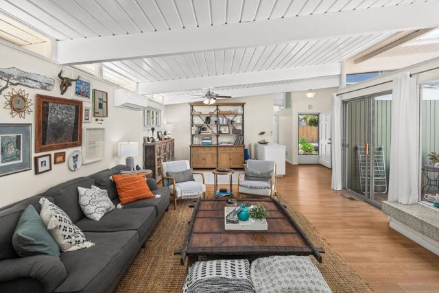 435 Country Club Ln, Coronado CA: https://media.crmls.org/mediaz/ddee65f5-8d41-4023-bd72-a67928245912.jpg
