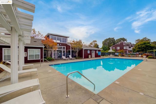 96 Bayside Ct, Richmond CA: https://media.crmls.org/mediaz/ddeecafe-673a-4826-9ce6-b4af2dd06a0c.jpg