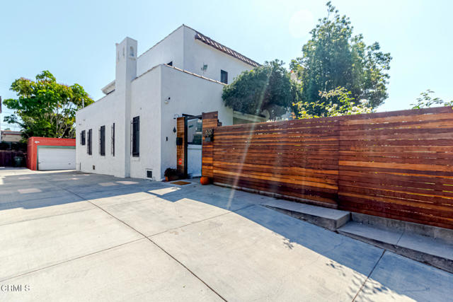 Detail Gallery Image 1 of 24 For 632 Mariposa Ave, Los Angeles,  CA 90004 - 4 Beds | 2 Baths