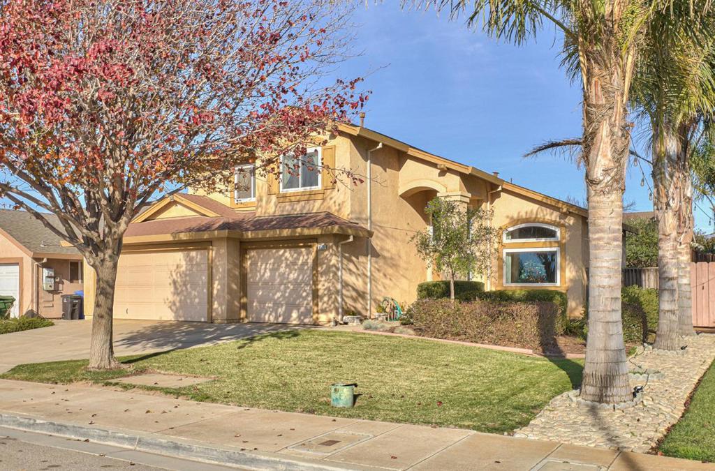 1528 Champagne Way
