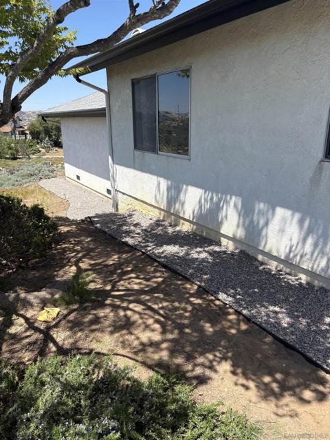 6702 Rainbow Hts. Rd.,  CA: https://media.crmls.org/mediaz/ddef53e1-b163-4266-bf63-a04ef9e7ff2c.jpg