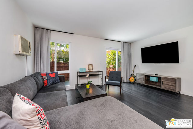 241 S Avenue 57, Los Angeles CA: https://media.crmls.org/mediaz/ddef7d68-4f29-411e-bfe3-8795be551838.jpg