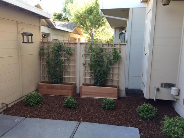 3 Comstock Queen Court, Mountain View CA: https://media.crmls.org/mediaz/ddefd33d-bf09-4451-9526-a2915c189bd5.jpg