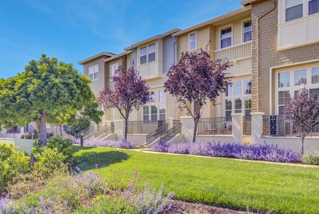 308 Whidbey Lane, Redwood City CA: https://media.crmls.org/mediaz/ddeff4ba-c12b-41f4-a8b9-6908994bc8c8.jpg