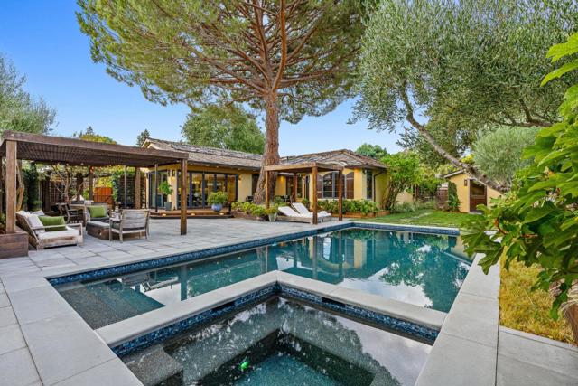 1683 Dalehurst Avenue, Los Altos CA: https://media.crmls.org/mediaz/ddeffb1f-3b0f-4369-b802-0695b861ded9.jpg