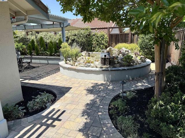 6291 Calle Fuego, Pleasanton CA: https://media.crmls.org/mediaz/ddf0007d-91a2-4dc2-9cab-1f0135e33d27.jpg