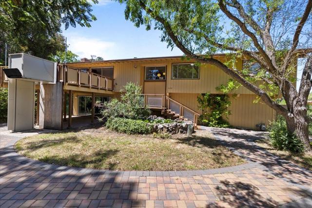 26388 Ginny Lane, Los Altos Hills CA: https://media.crmls.org/mediaz/ddf05ae3-fa1d-4743-912d-c898c2f2a6f9.jpg