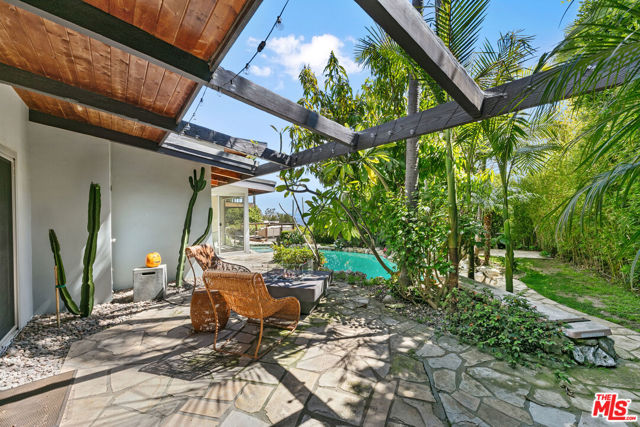 1470 N Tigertail Road, Los Angeles CA: https://media.crmls.org/mediaz/ddf09c27-b733-4181-92f4-86f0fca55aaf.jpg