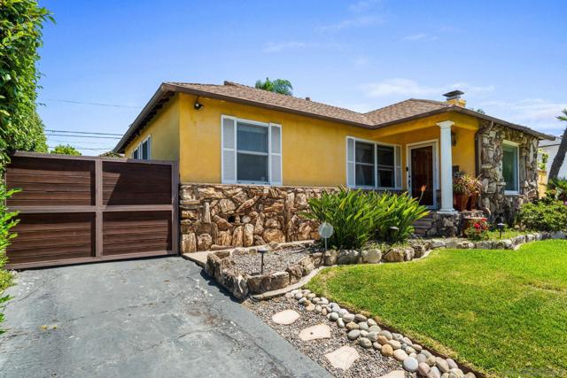 6677 W 88th St, Los Angeles CA: https://media.crmls.org/mediaz/ddf0e10b-64c6-468f-83a7-64ceb7dae9a5.jpg
