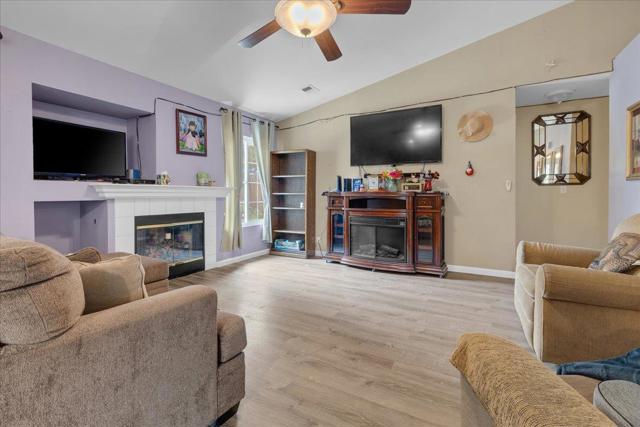 981 Marne Drive, Hollister CA: https://media.crmls.org/mediaz/ddf13064-b6f9-413e-aca7-e850610cea0e.jpg