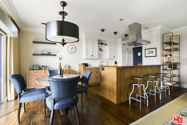 100 S Doheny Drive, Los Angeles CA: https://media.crmls.org/mediaz/ddf15d43-be0c-4be0-a924-7be8a1cc56e2.jpg