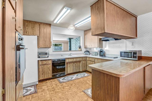 Detail Gallery Image 13 of 38 For 8301 Beaver Lake Dr, San Diego,  CA 92119 - 3 Beds | 2 Baths