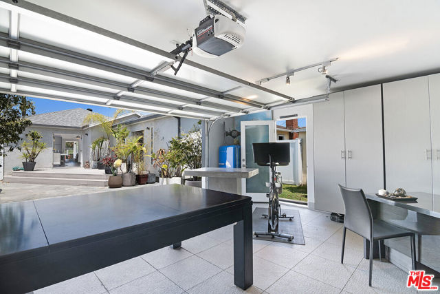 922 Garfield Avenue, Venice CA: https://media.crmls.org/mediaz/ddf1c588-2b6e-4591-8ede-ffb6f740c359.jpg