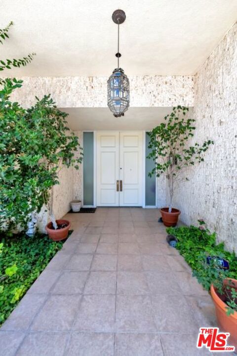 1836 Loma Vista Drive photo 3