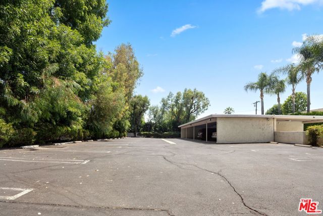 14050 Magnolia Boulevard, Sherman Oaks CA: https://media.crmls.org/mediaz/ddf22f66-f607-4e49-91af-b5e117a013c4.jpg