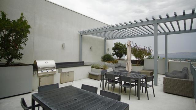 338 Llano De Los Robles Avenue, San Jose CA: https://media.crmls.org/mediaz/ddf2c9e9-f455-4c14-8582-b464983633a5.jpg