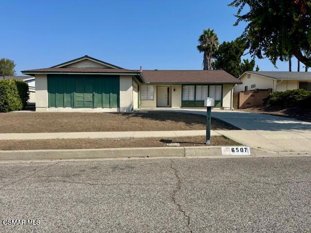 6507 Tamarind Street, Oak Park CA: https://media.crmls.org/mediaz/ddf2e16d-5333-4162-98de-f8e88397101a.jpg