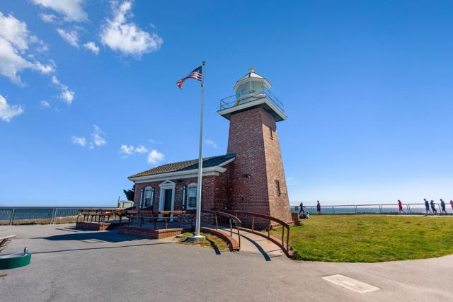 1122 W Cliff Drive, Santa Cruz CA: https://media.crmls.org/mediaz/ddf309c3-432c-4bad-9320-156cbd29098f.jpg