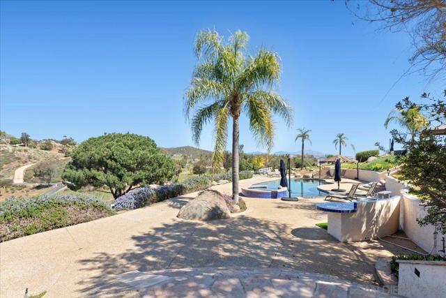 20403 Rancho Villa Rd, Ramona CA: https://media.crmls.org/mediaz/ddf315ce-47fa-4390-84d0-4a63ee2cf8c1.jpg