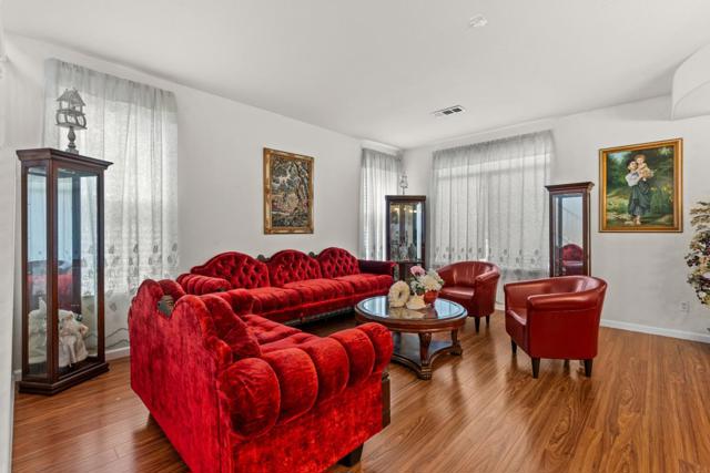 10628 Hidden Grove Circle, Stockton CA: https://media.crmls.org/mediaz/ddf3a870-8f02-43e6-b30e-7a9ef5b2b795.jpg