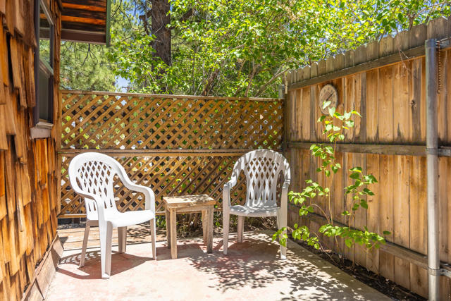 40114 Esterly Lane, Big Bear CA: https://media.crmls.org/mediaz/ddf4850a-07e9-483a-9f77-70fff37c4eac.jpg