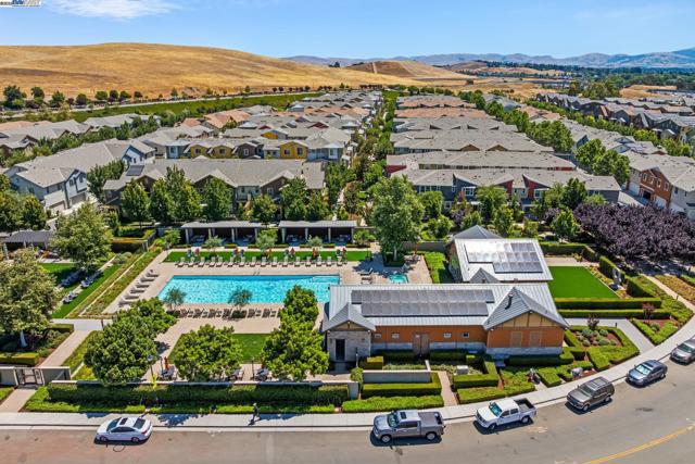 389 Basswood Cmn, Livermore CA: https://media.crmls.org/mediaz/ddf4b0b9-b13a-4c85-8399-058262e1824b.jpg