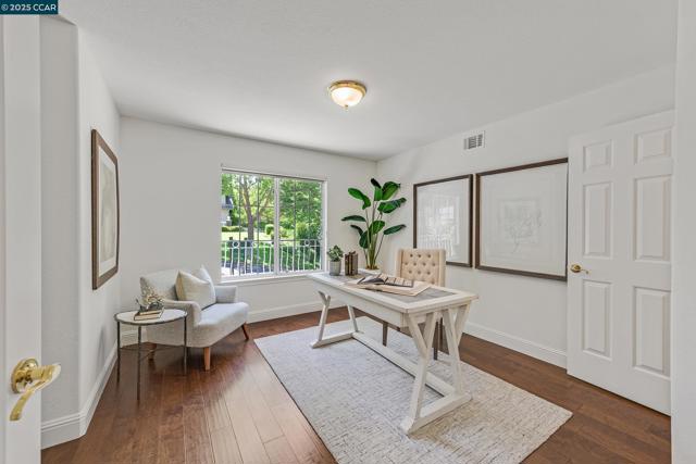 4253 Golden Oak Ct, Danville CA: https://media.crmls.org/mediaz/ddf4c383-713b-461e-816d-ca0ca3bca37e.jpg