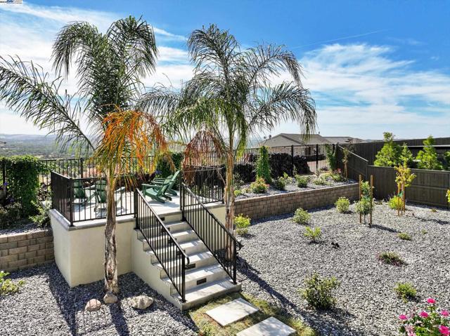 4072 Whitney Vista Ln, Rocklin CA: https://media.crmls.org/mediaz/ddf4f0ca-d524-41e6-ba2b-4b274bfac1e0.jpg