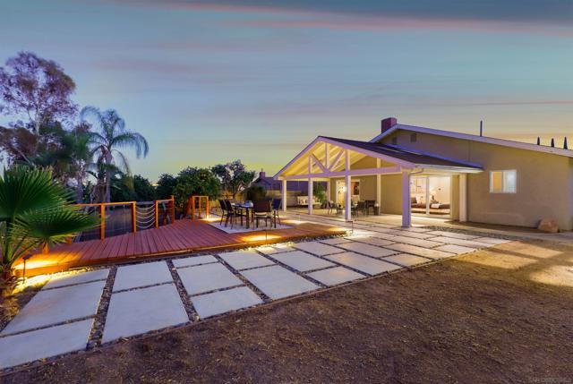 14637 Poway Mesa Dr, Poway CA: https://media.crmls.org/mediaz/ddf53809-a191-42d4-b12a-604a7adfa4ca.jpg