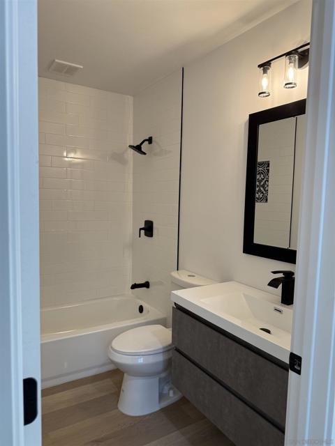 664 Carefree Dr, San Diego CA: https://media.crmls.org/mediaz/ddf56d16-3d56-4a0a-8799-db899bc8101e.jpg