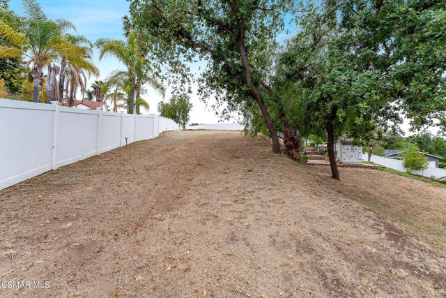 566 Rancho Road, Thousand Oaks CA: https://media.crmls.org/mediaz/ddf58d9b-26a6-4997-a4c1-ca0abe780f37.jpg