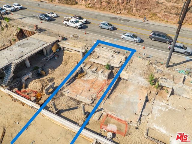 20832 Pacific Coast Highway, Malibu CA: https://media.crmls.org/mediaz/ddf5d11f-dc7e-4131-92b1-7a1bc36256c9.jpg