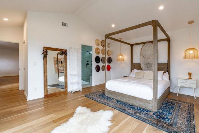 5745 Soledad Mountain Road, La Jolla CA: https://media.crmls.org/mediaz/ddf5d56e-47e4-493e-be63-458a15c63d67.jpg