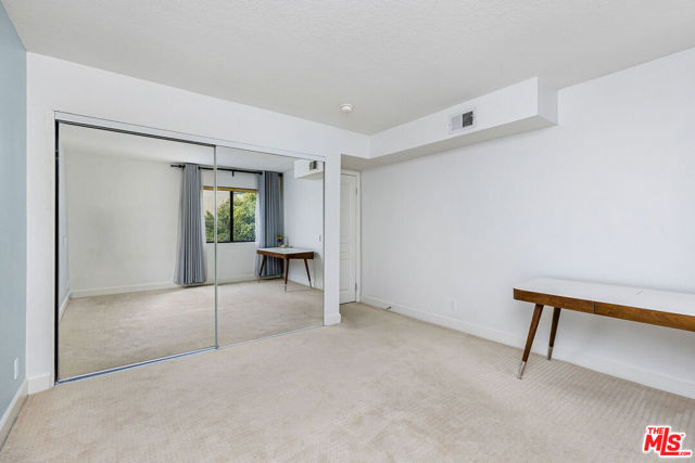 1633 S Bentley Avenue, Los Angeles CA: https://media.crmls.org/mediaz/ddf6a3cd-5c54-4945-8928-e8549258aa98.jpg