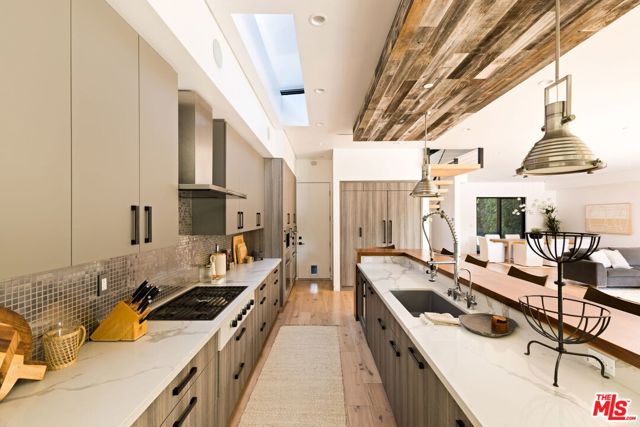 425 N Alfred Street, Los Angeles CA: https://media.crmls.org/mediaz/ddf6fb22-b7f6-4d5a-a800-afaff32f20bd.jpg