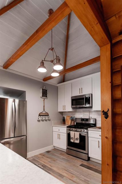 535 W Rainbow Blvd, Big Bear CA: https://media.crmls.org/mediaz/ddf71642-d8aa-4adb-8d0d-0472a8c428ff.jpg