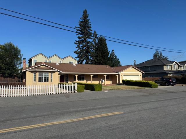 2188 Yorkshire Way, Mountain View CA: https://media.crmls.org/mediaz/ddf75349-99dd-423e-b9c5-e3e544949d3e.jpg