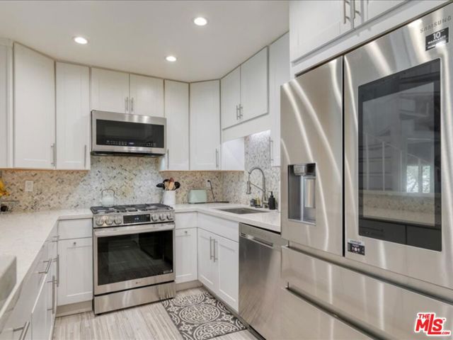 4477 Woodman Avenue, 304 photo 8