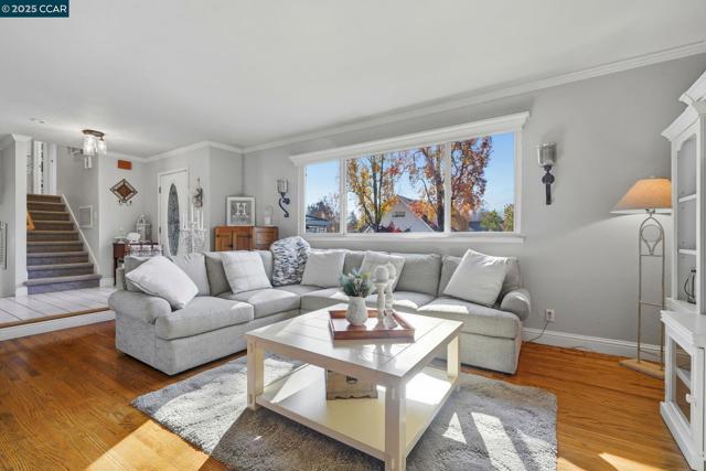 7519 Driftwood Way, Pleasanton CA: https://media.crmls.org/mediaz/ddf7c95c-d2da-4f18-a2b9-ea39302d19e9.jpg